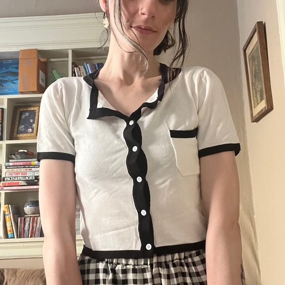 dazy • white & black short sleeve button-up cropped top with front pocket - Picture 14 of 14